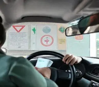 Detran-DF adia leilão de veículos 2025